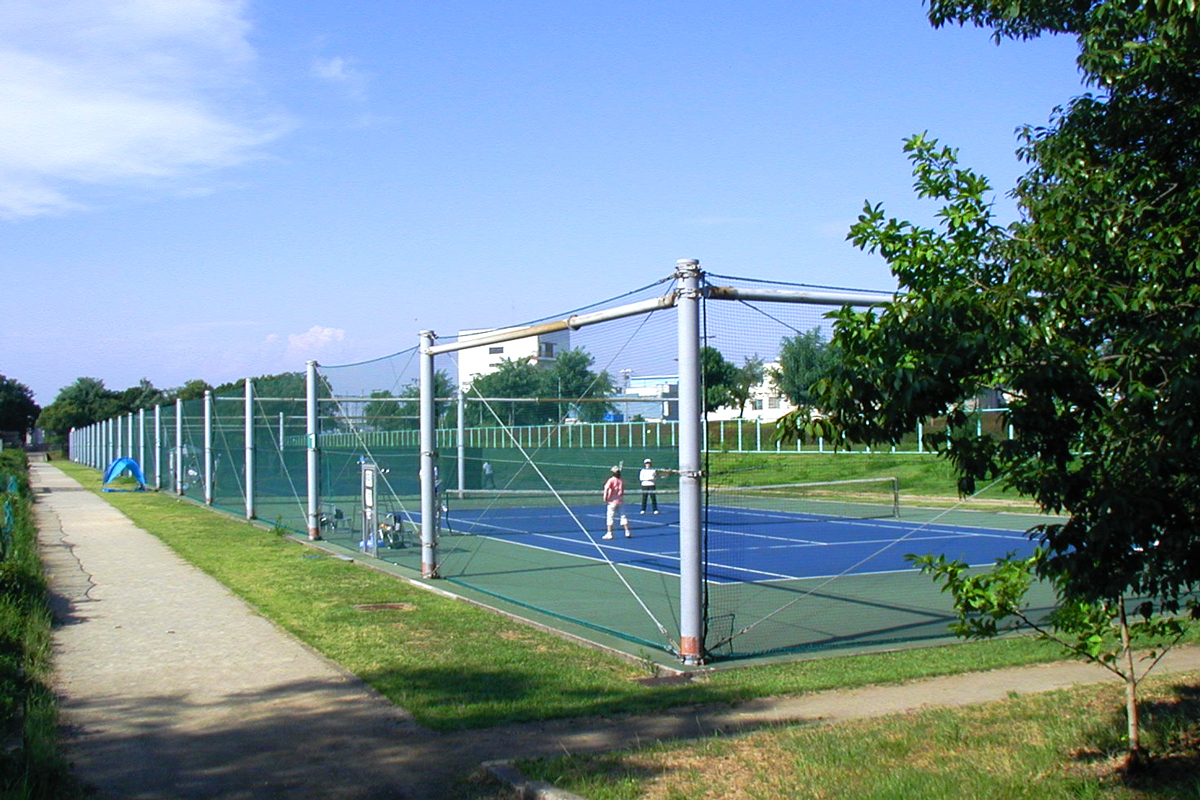 グランピング施設大阪北港マリーナリゾートHULLのレンタルテニスコート