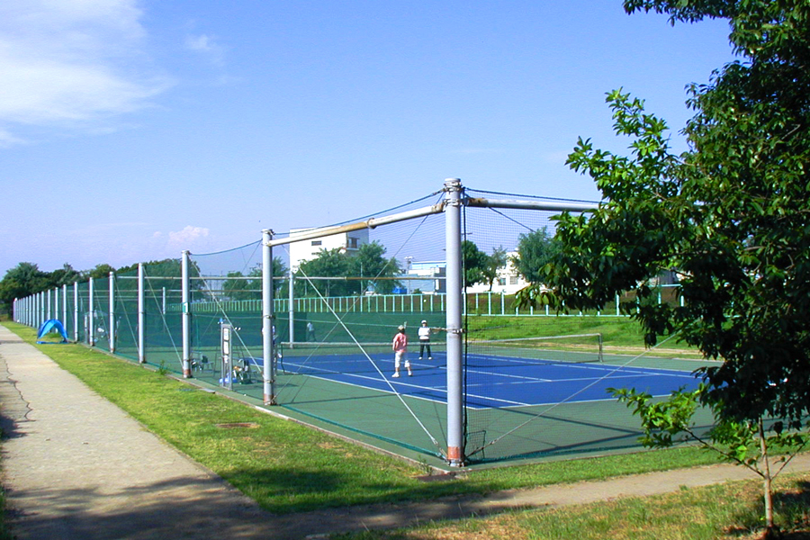 「大阪北港マリーナリゾート」のレンタルテニスコート