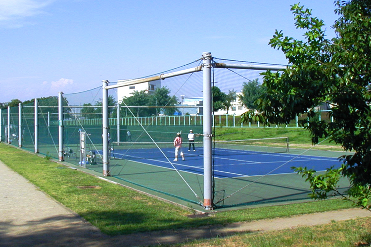 「大阪北港マリーナリゾート」でテニスコートをレンタルする